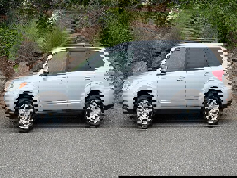 Used 2010 Subaru Forester 2.5X Premium image 2