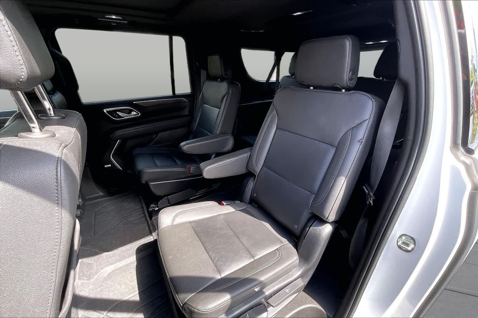 Used 2023 Chevrolet Suburban Z71 w/ Luxury Package AWD/4WD image 26