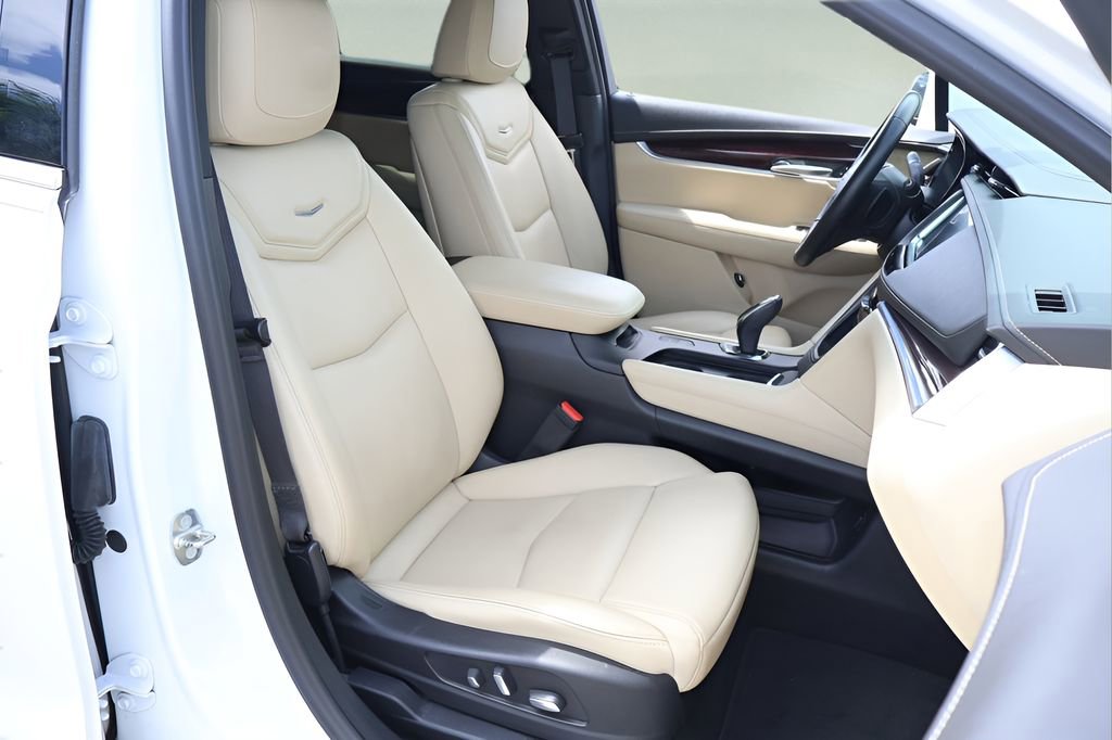 Used 2018 Cadillac XT5 Premium Luxury FWD image 17