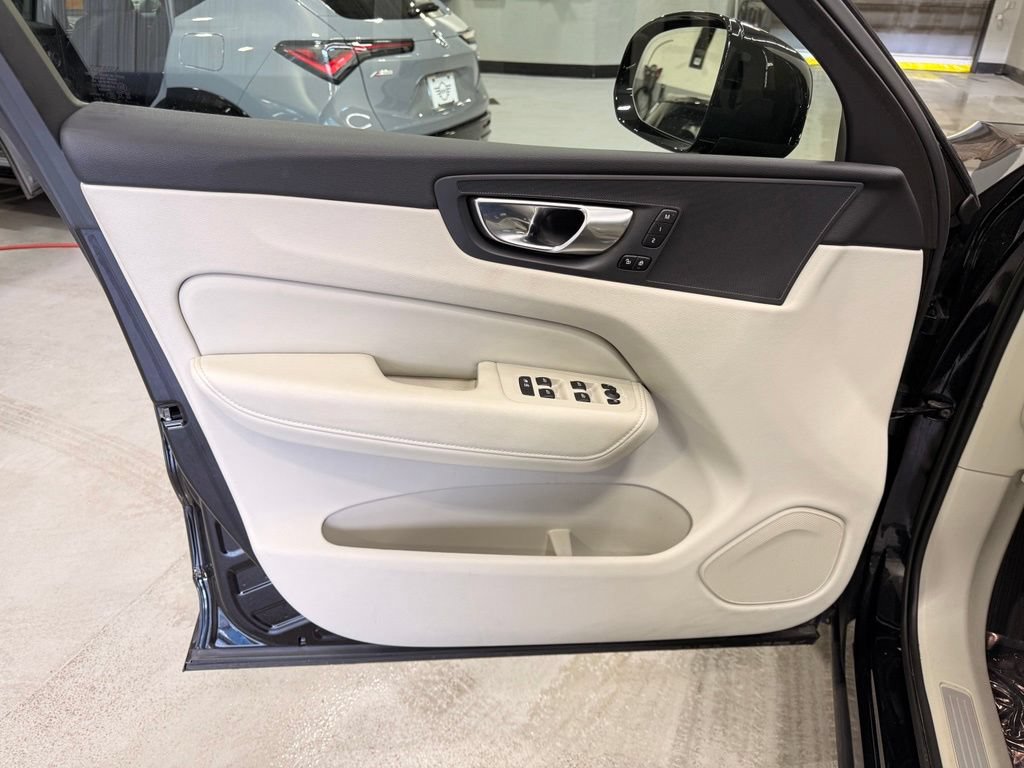 Used 2023 Volvo XC60 B5 Plus w/ Protection Package Premier AWD/4WD image 9