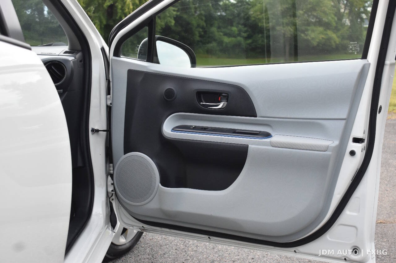 Used 2012 Toyota Prius C Three FWD image 9