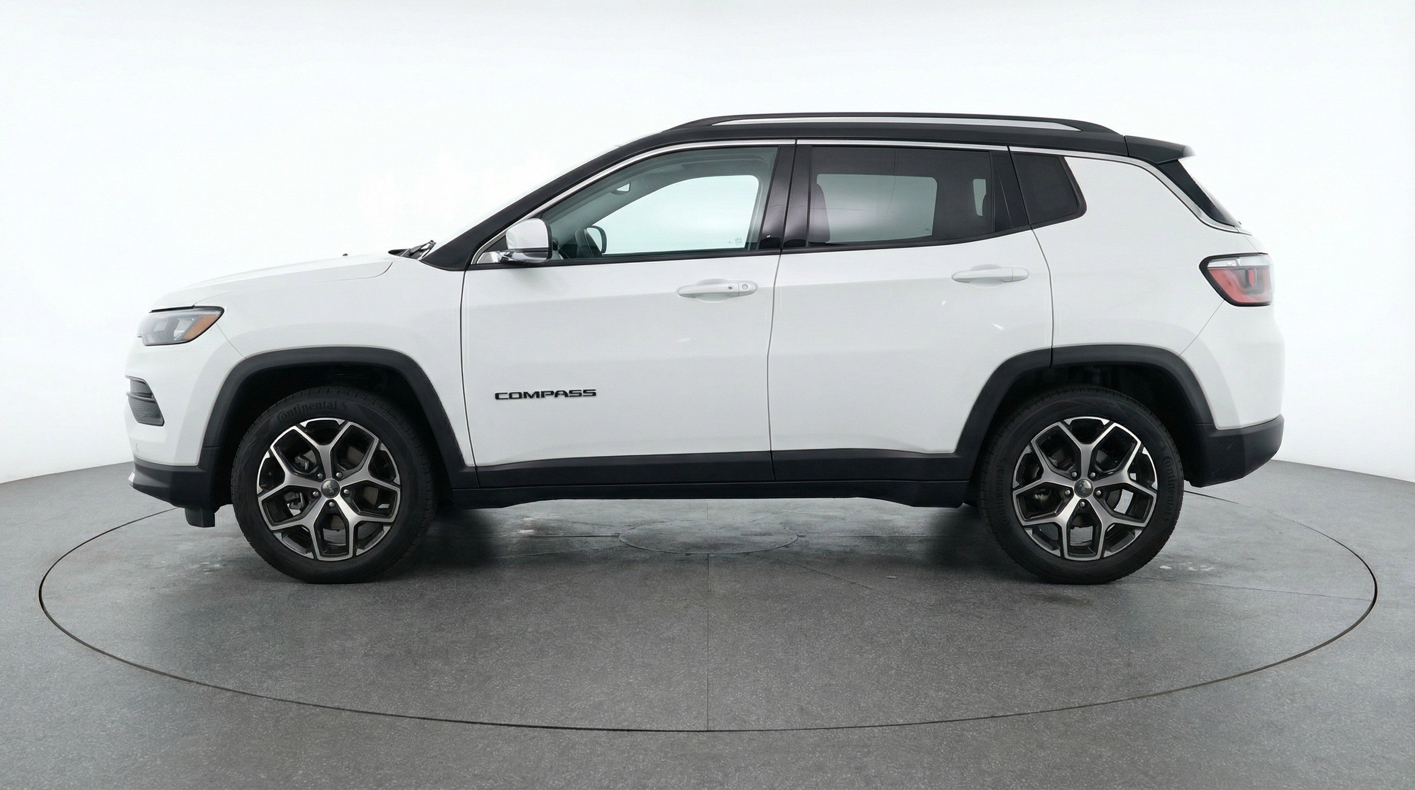 Used 2025 Jeep Compass Limited AWD/4WD image 5