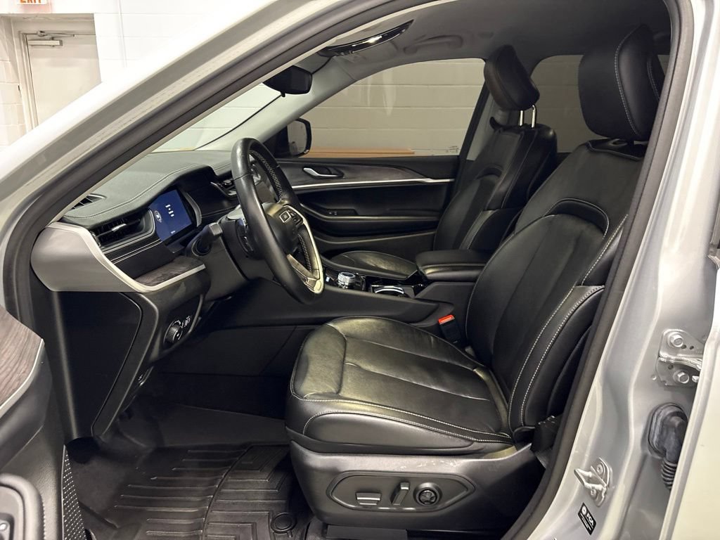 Used 2021 Jeep Grand Cherokee L Limited AWD/4WD image 16