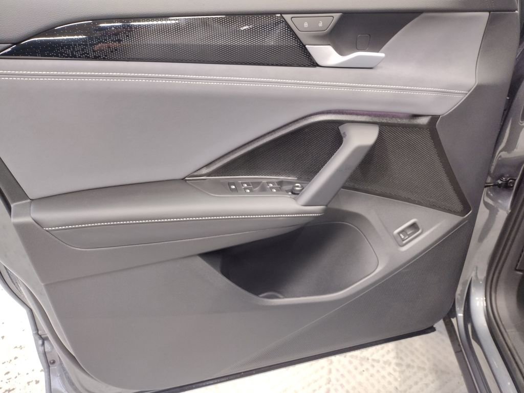 New 2026 Volkswagen Tiguan SE R-Line image 19