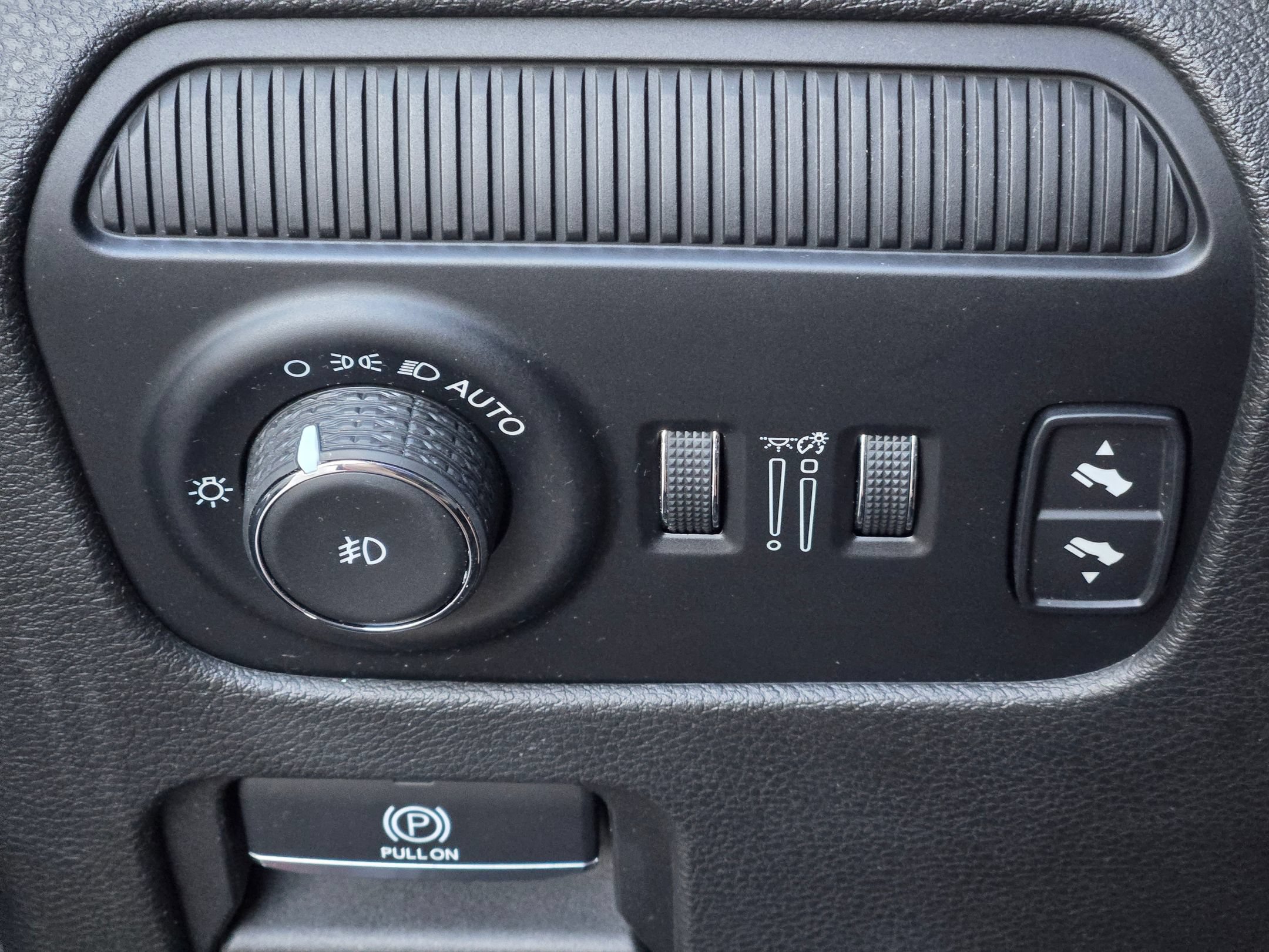 Used 2022 Jeep Wagoneer Series II AWD/4WD image 25