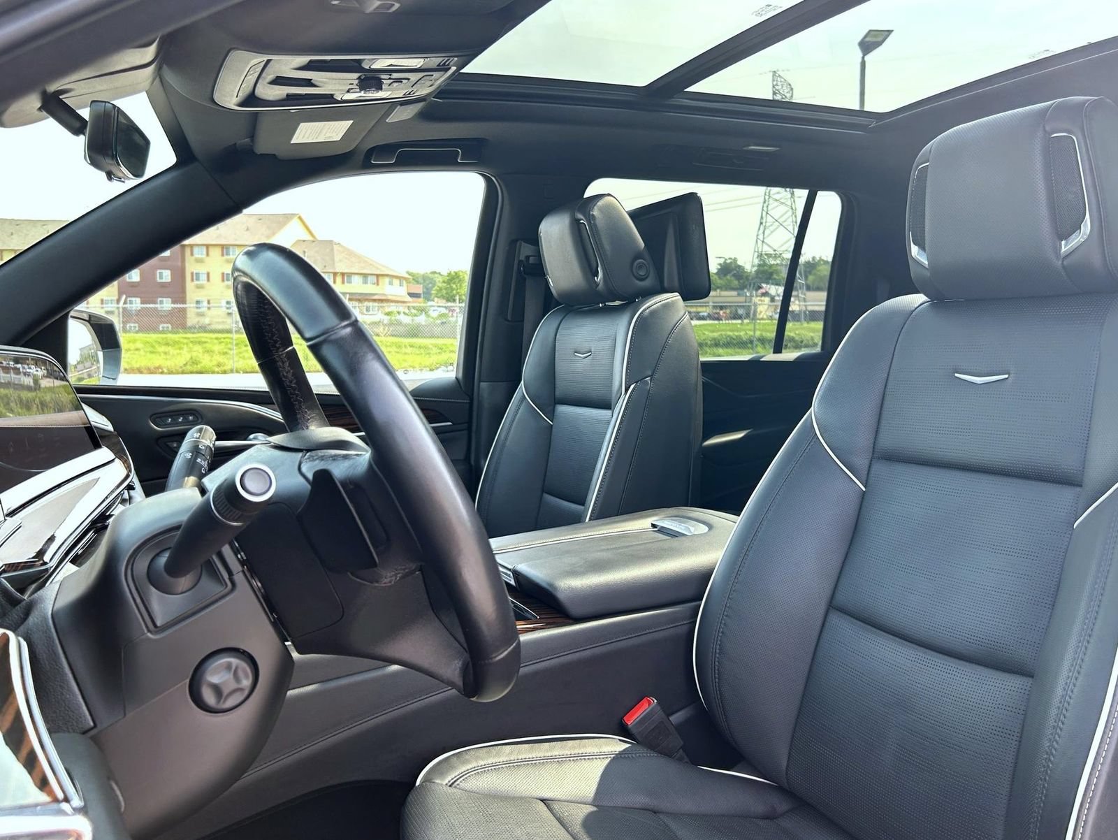 Used 2023 Cadillac Escalade ESV Premium Luxury AWD/4WD image 17