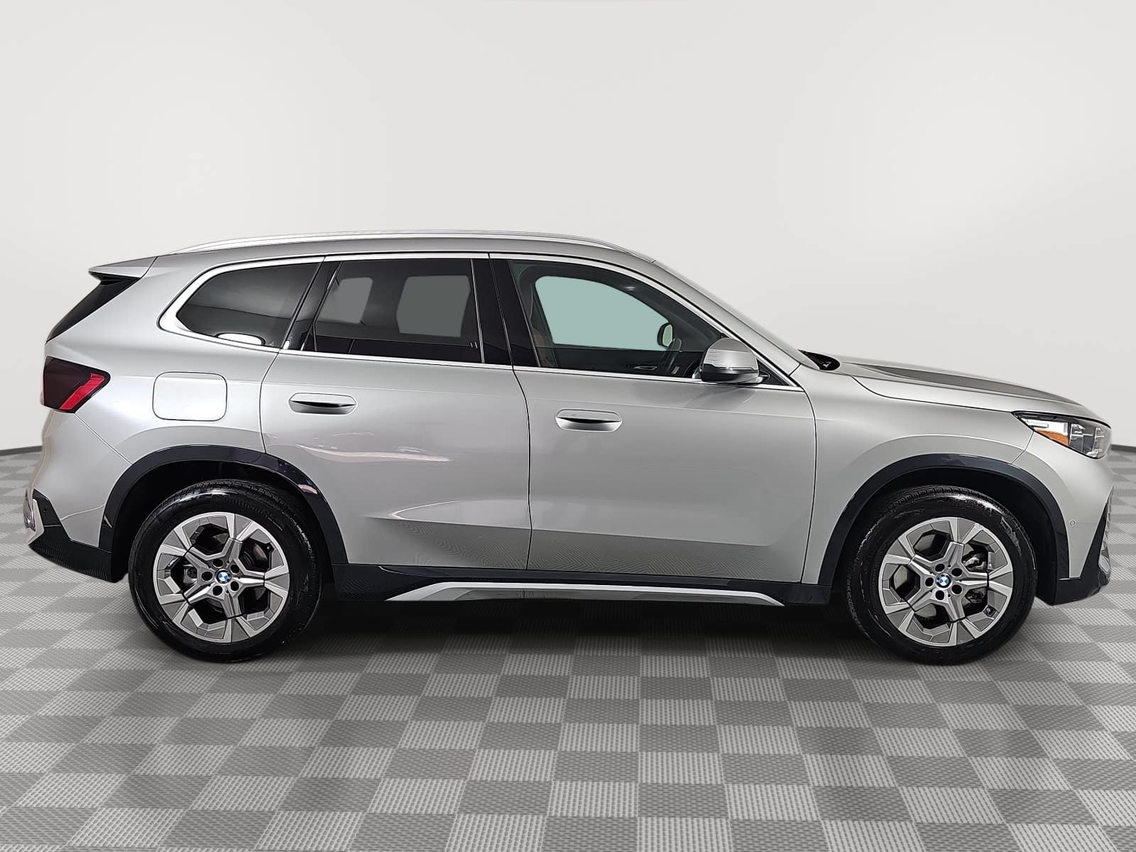 Used 2026 BMW X1 xDrive28i AWD/4WD image 9