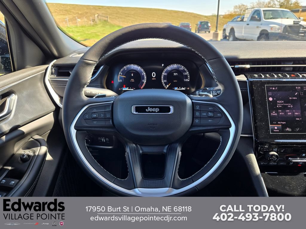 New 2025 Jeep Grand Cherokee Altitude AWD/4WD image 17