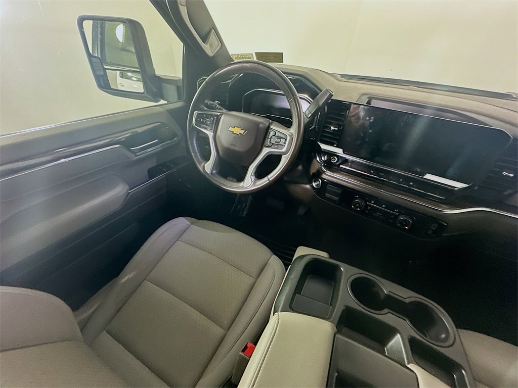 Used 2024 Chevrolet Silverado 2500 LT image 9