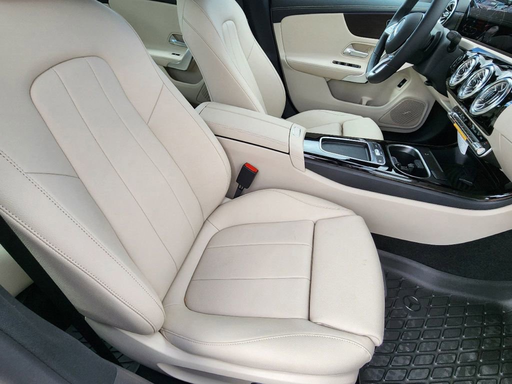 Used 2025 Mercedes-Benz CLA 250 4MATIC image 18