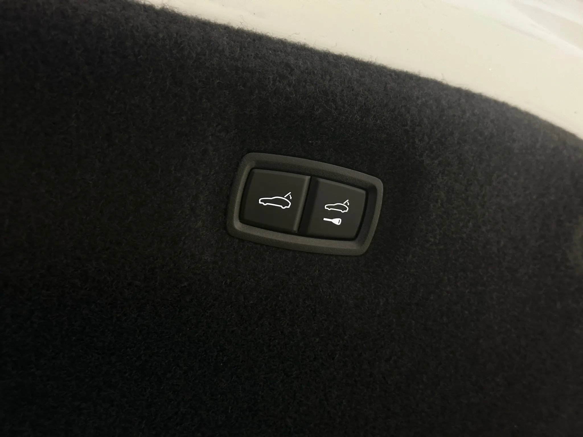 Used 2025 Porsche Taycan Sedan 4D image 17