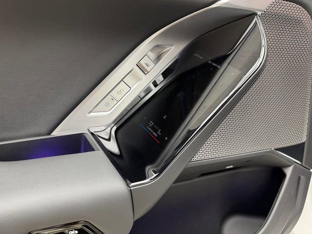 Used 2025 BMW i7 xDrive60 image 24