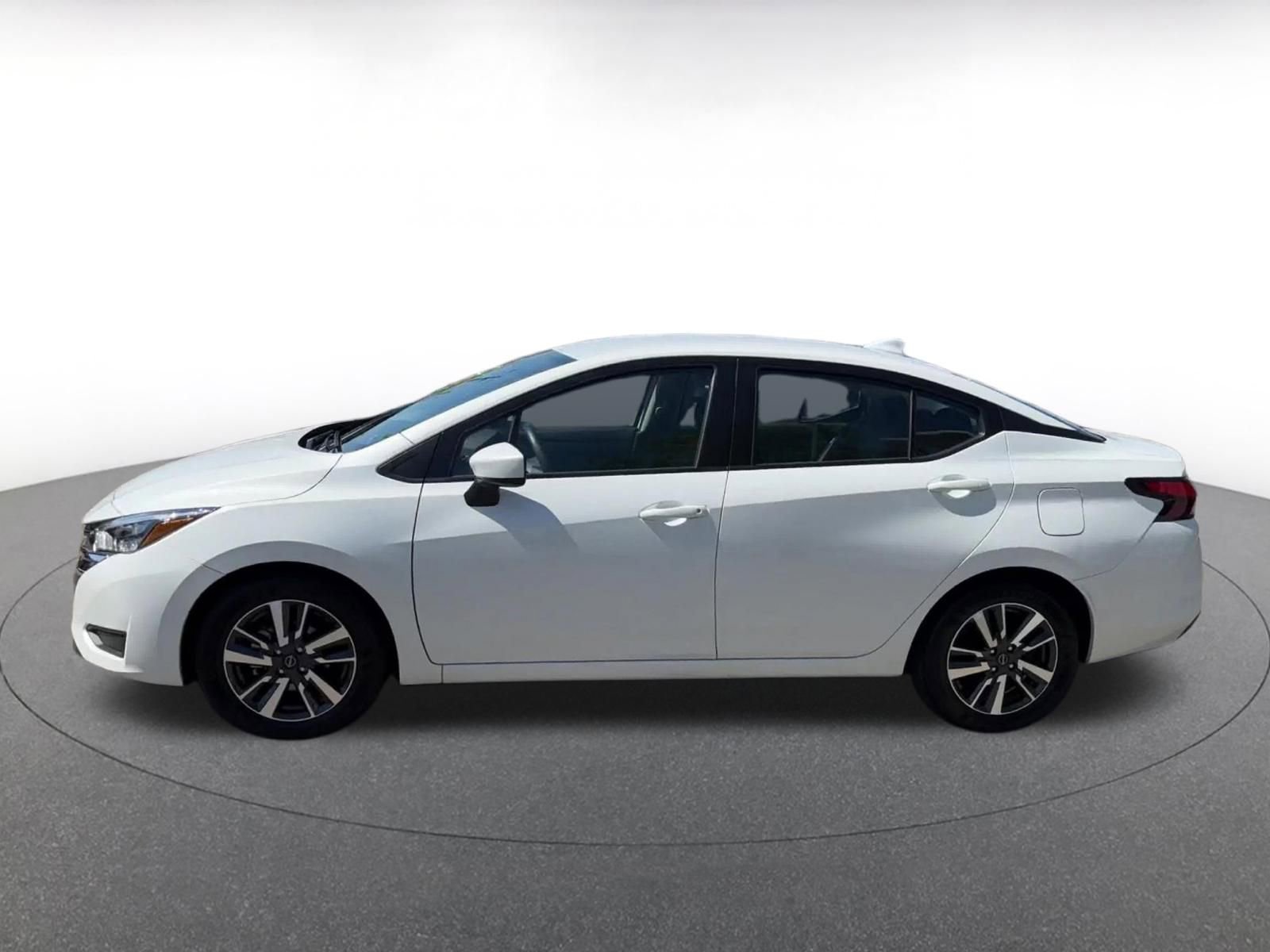 Used 2025 Nissan Versa SV FWD image 9