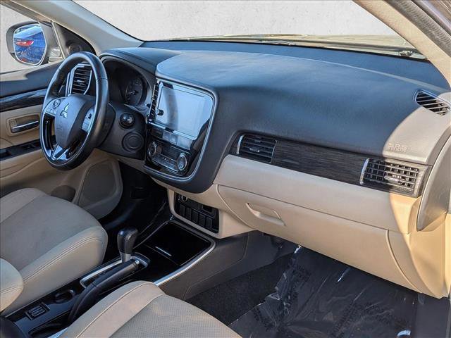 Used 2017 Mitsubishi Outlander SEL image 24