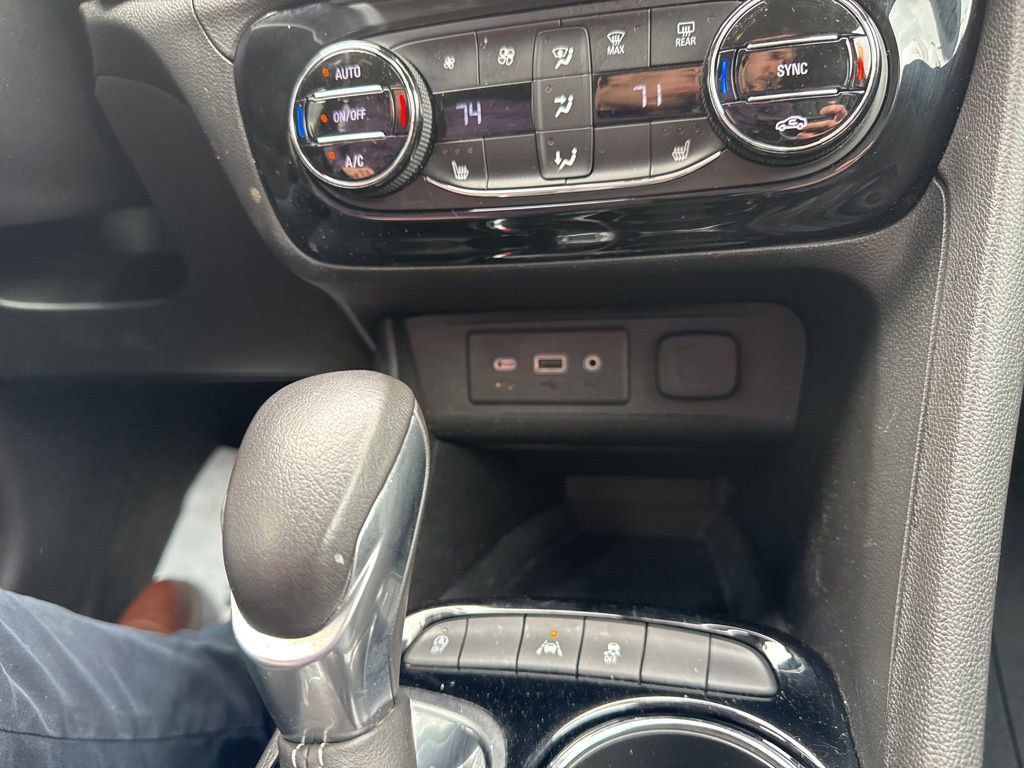 Certified 2020 Buick Encore GX Essence FWD image 29