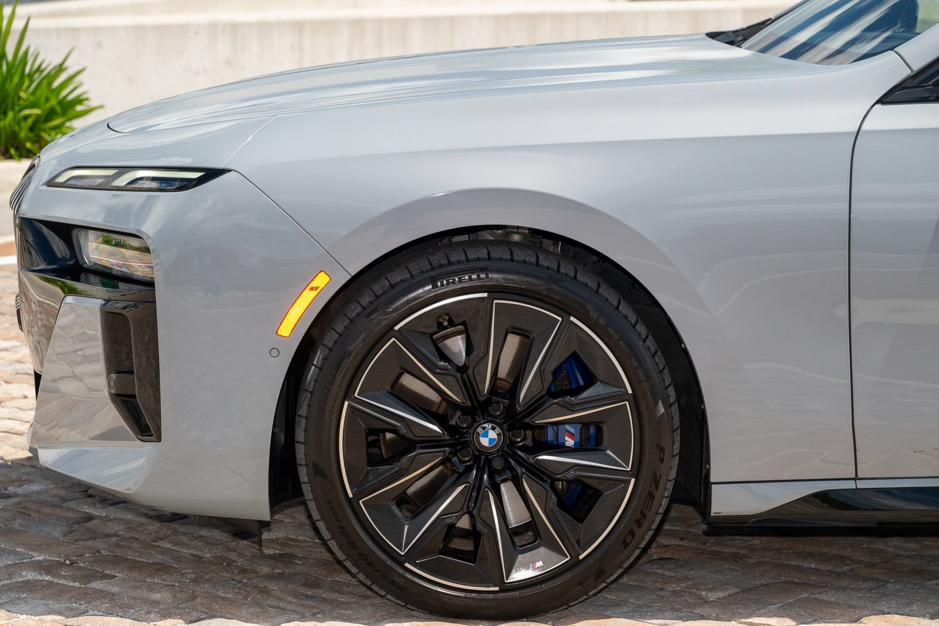 Used 2023 BMW 740i w/ Parking Assistance Package RWD image 60