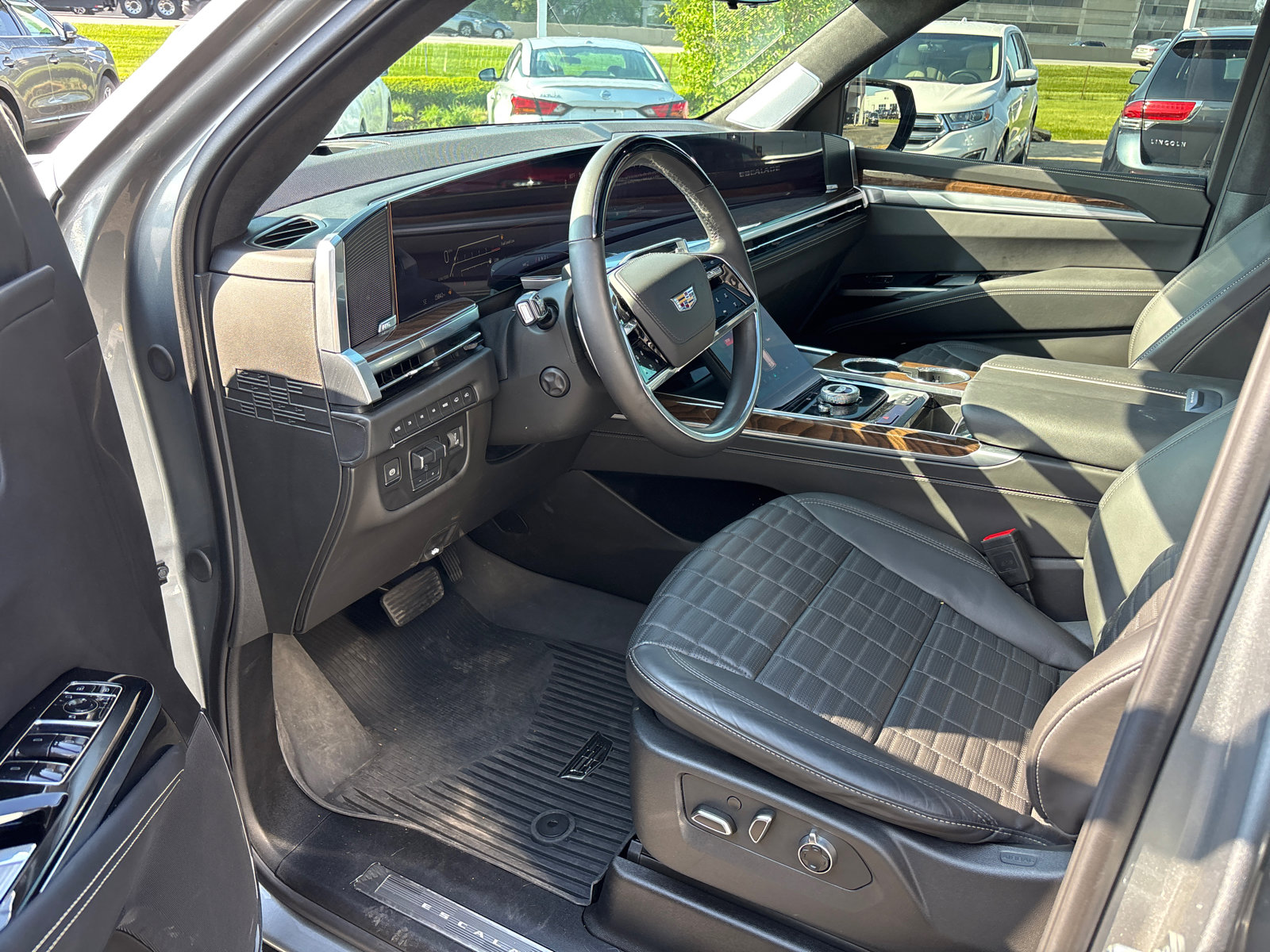 Used 2025 Cadillac Escalade Sport Platinum AWD/4WD image 24