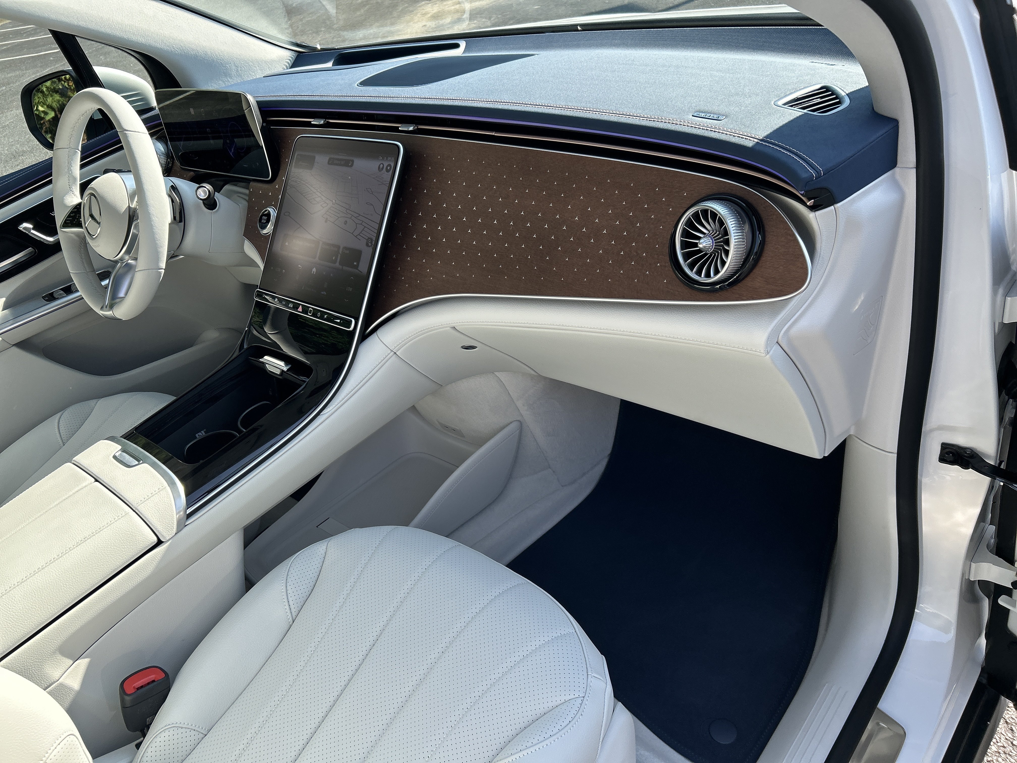 New 2026 Mercedes-Benz EQE 320 4MATIC SUV image 41