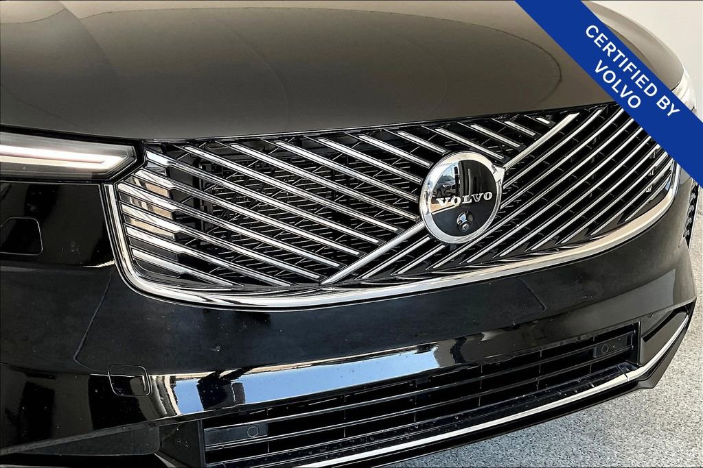 Certified 2025 Volvo XC90 B6 Plus image 38