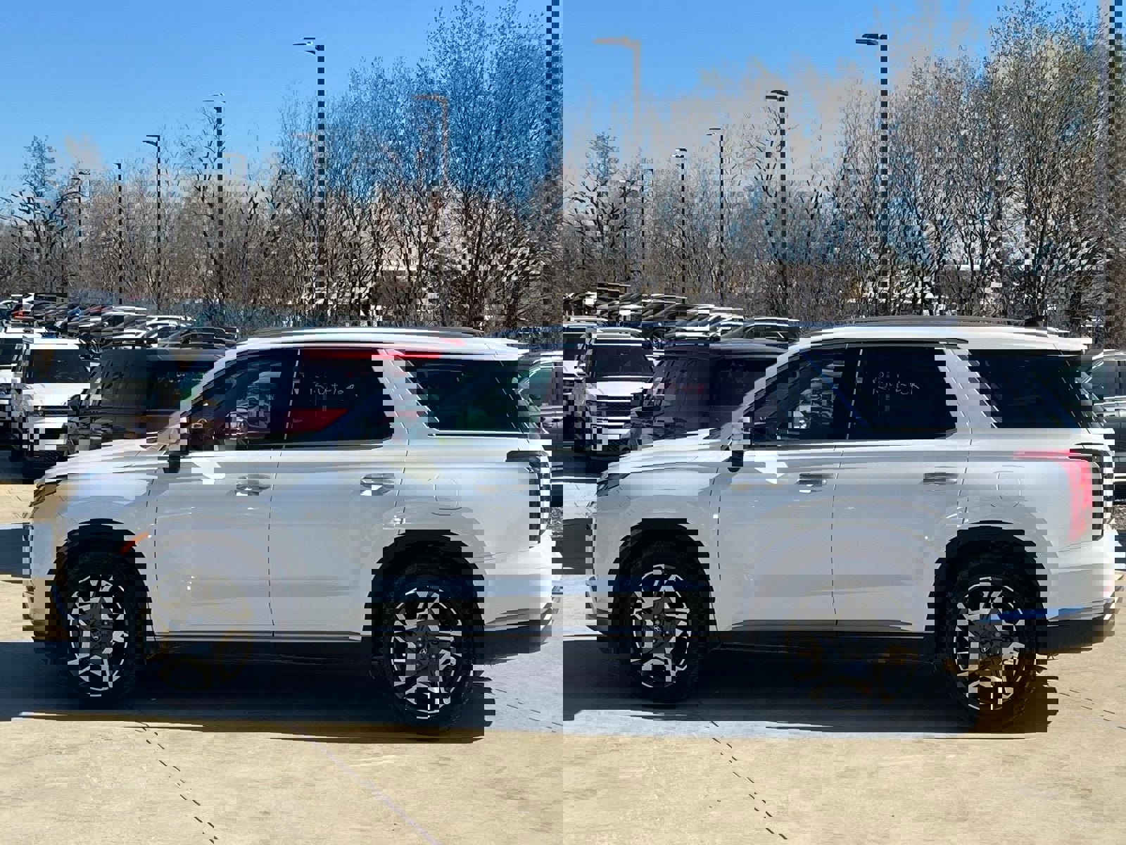 Used 2023 Hyundai Palisade Limited w/ Winter Package image 6