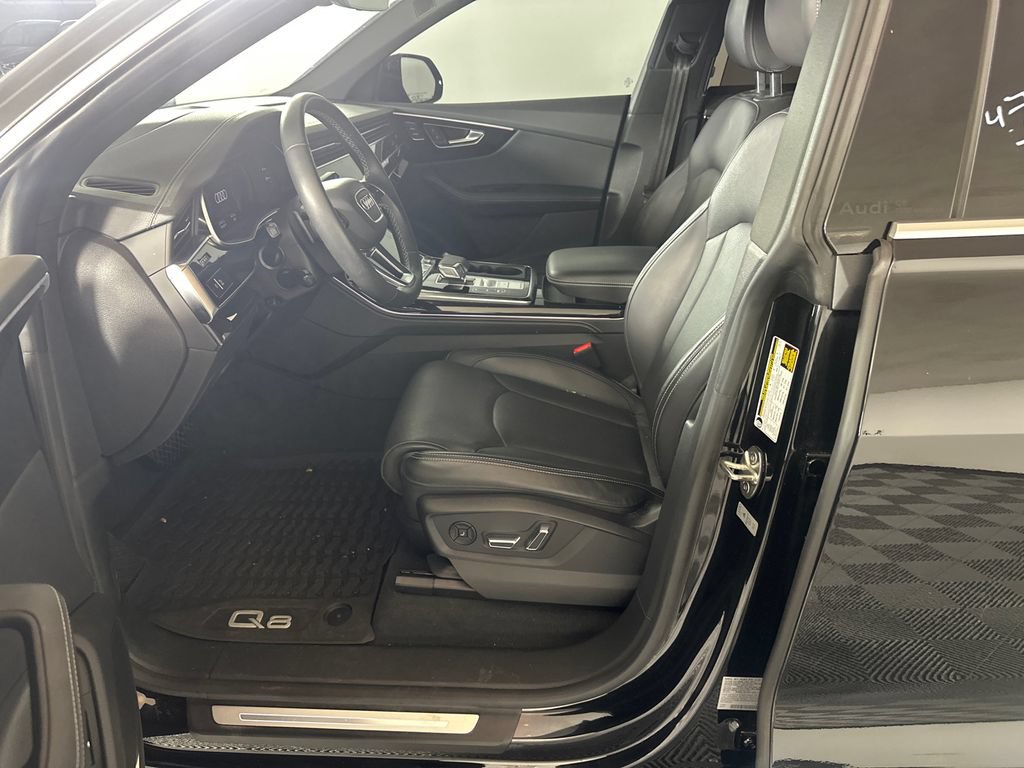 Used 2024 Audi Q8 Prestige w/ Prestige Package AWD/4WD image 3