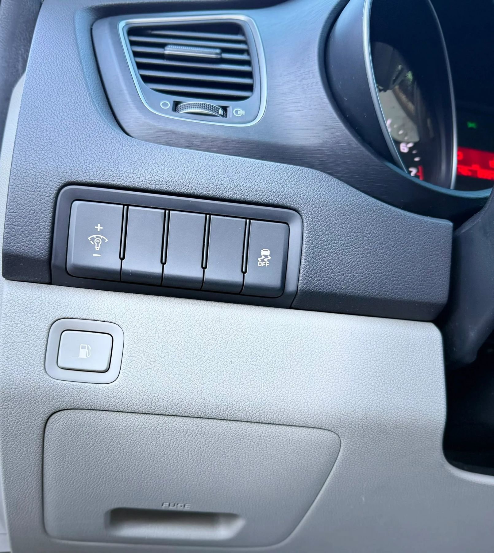 Used 2015 Kia Sedona LX w/ LX Convenience Package image 22