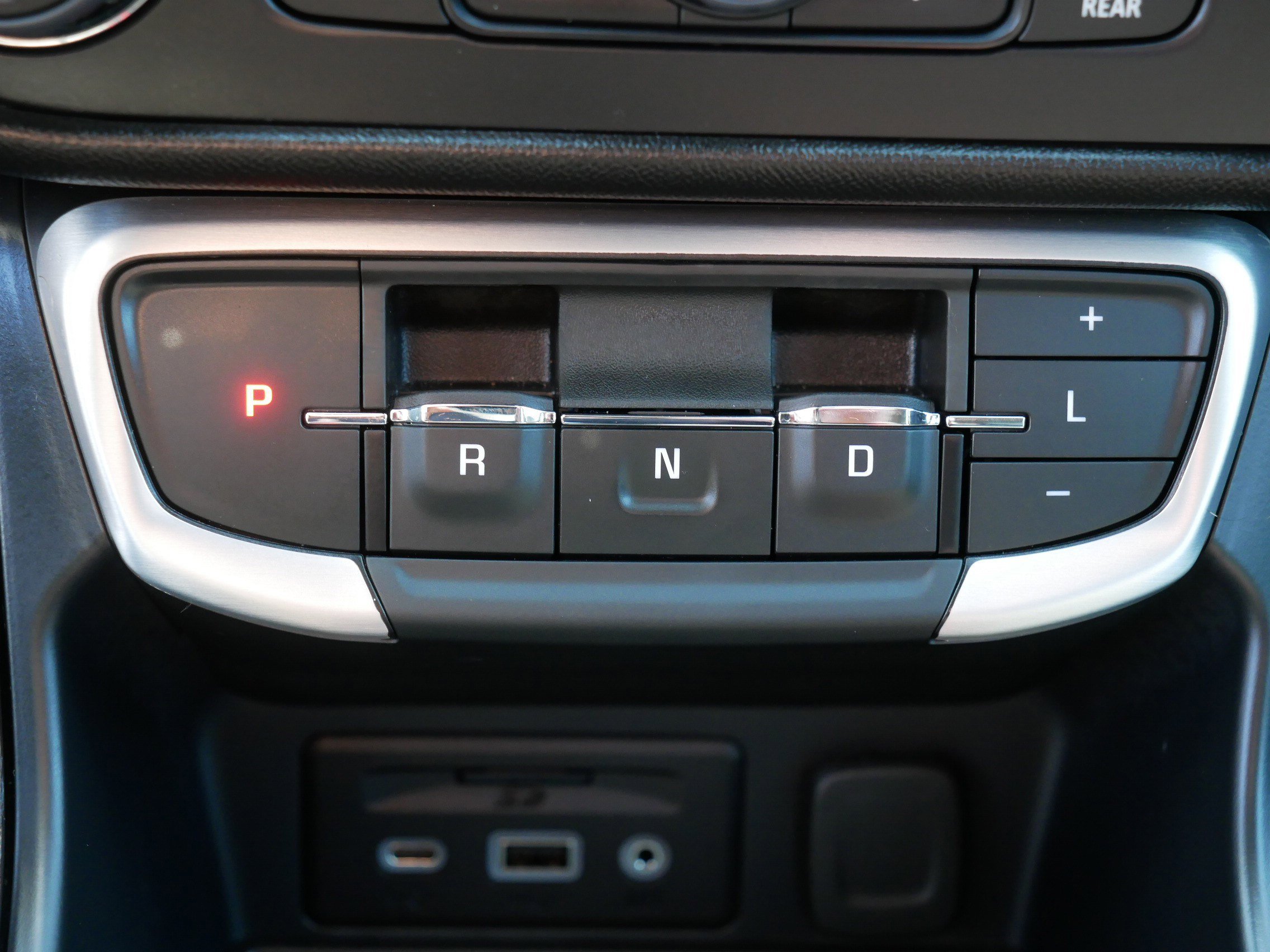 Used 2024 GMC Terrain SLT w/ Infotainment Package II image 24