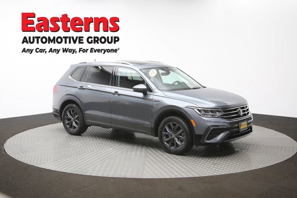 Used 2022 Volkswagen Tiguan SE w/ Panoramic Sunroof Package image 49