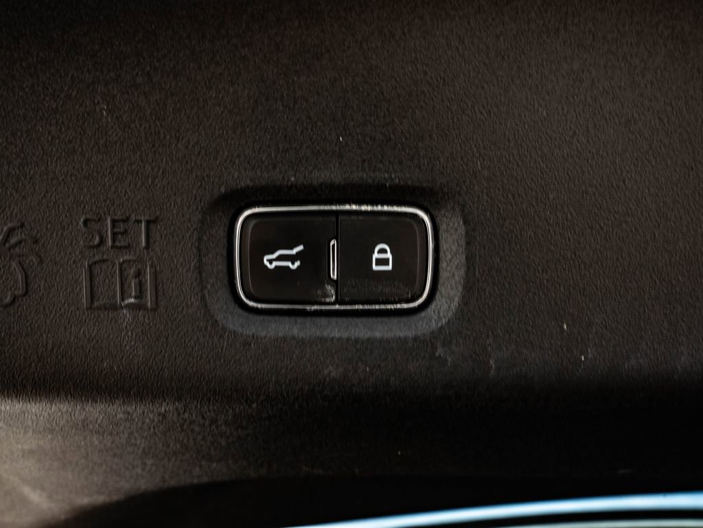 Used 2025 Lincoln Navigator Reserve AWD/4WD image 22