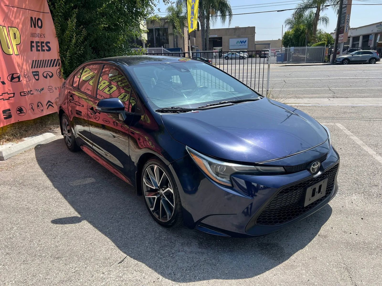 Used 2020 Toyota Corolla SE w/ Carpet Mat Package (TMS) FWD image 3