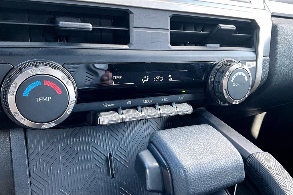 Used 2025 Toyota Tacoma SR5 AWD/4WD image 30