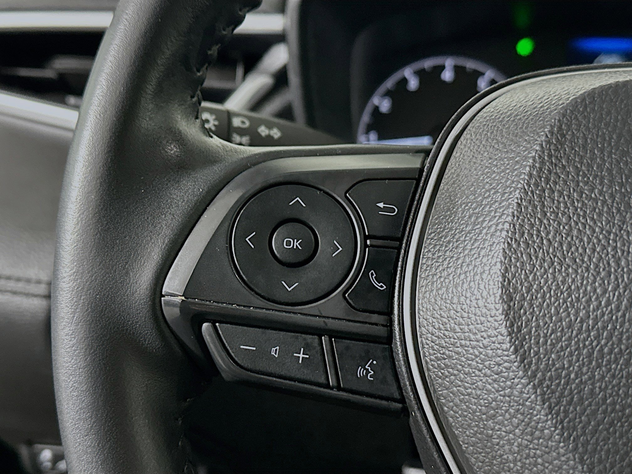 Used 2025 Toyota Corolla Cross LE image 16