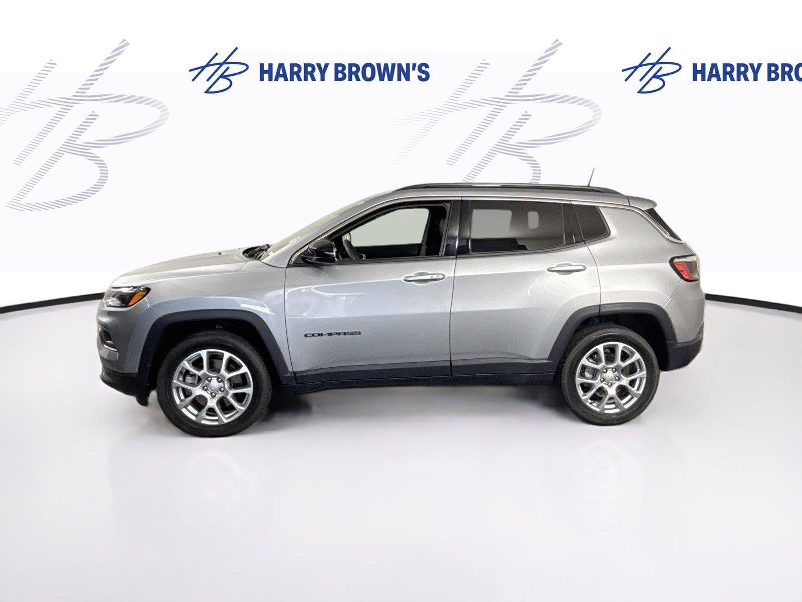 Used 2023 Jeep Compass Latitude AWD/4WD image 26