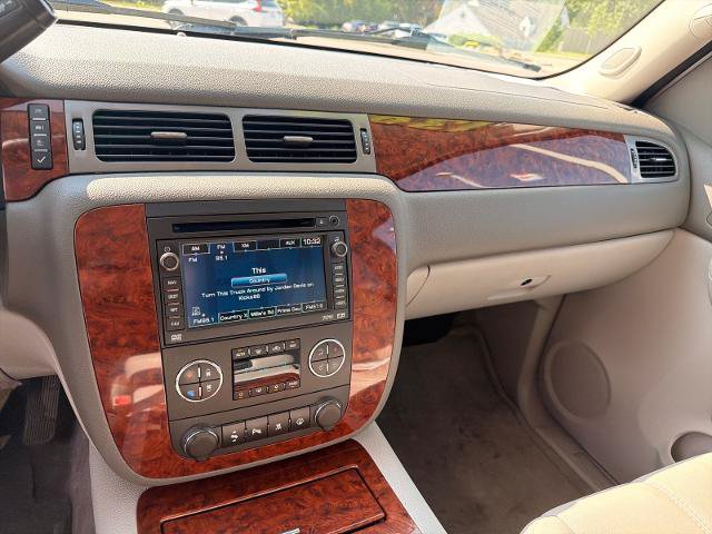 Used 2008 Chevrolet Suburban LTZ w/ LTZ Preferred Equipment Group AWD/4WD image 9