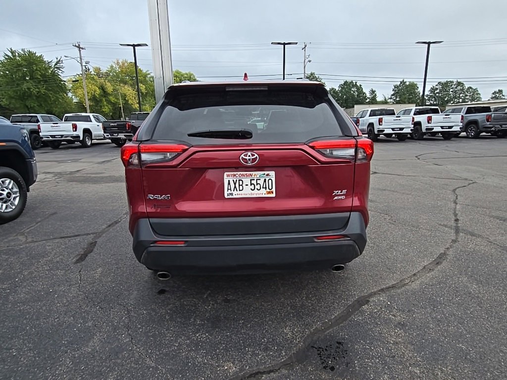 Used 2022 Toyota RAV4 XLE Premium image 8
