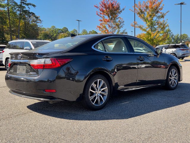 Used 2017 Lexus ES 300h w/ Luxury Package FWD image 5