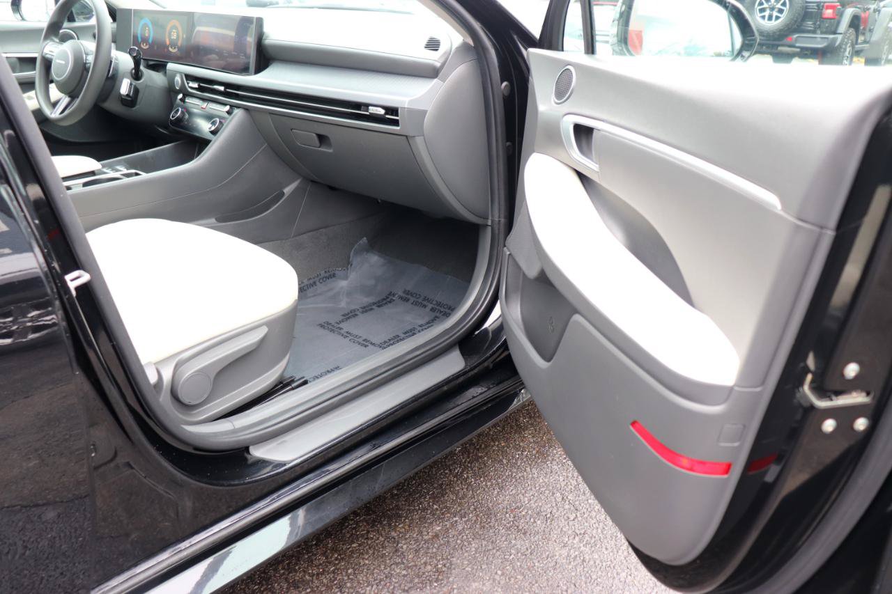 Used 2025 Hyundai Sonata SEL FWD image 15