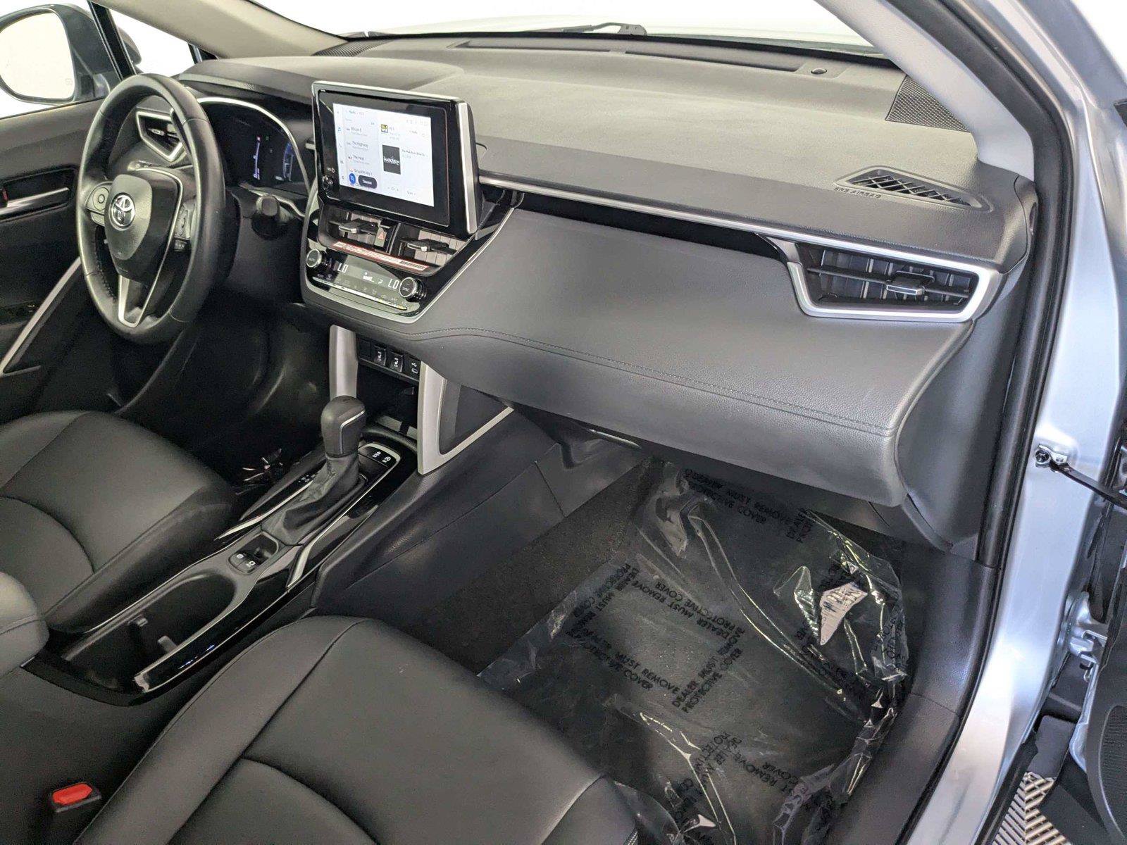 Certified 2025 Toyota Corolla Cross XLE FWD image 33