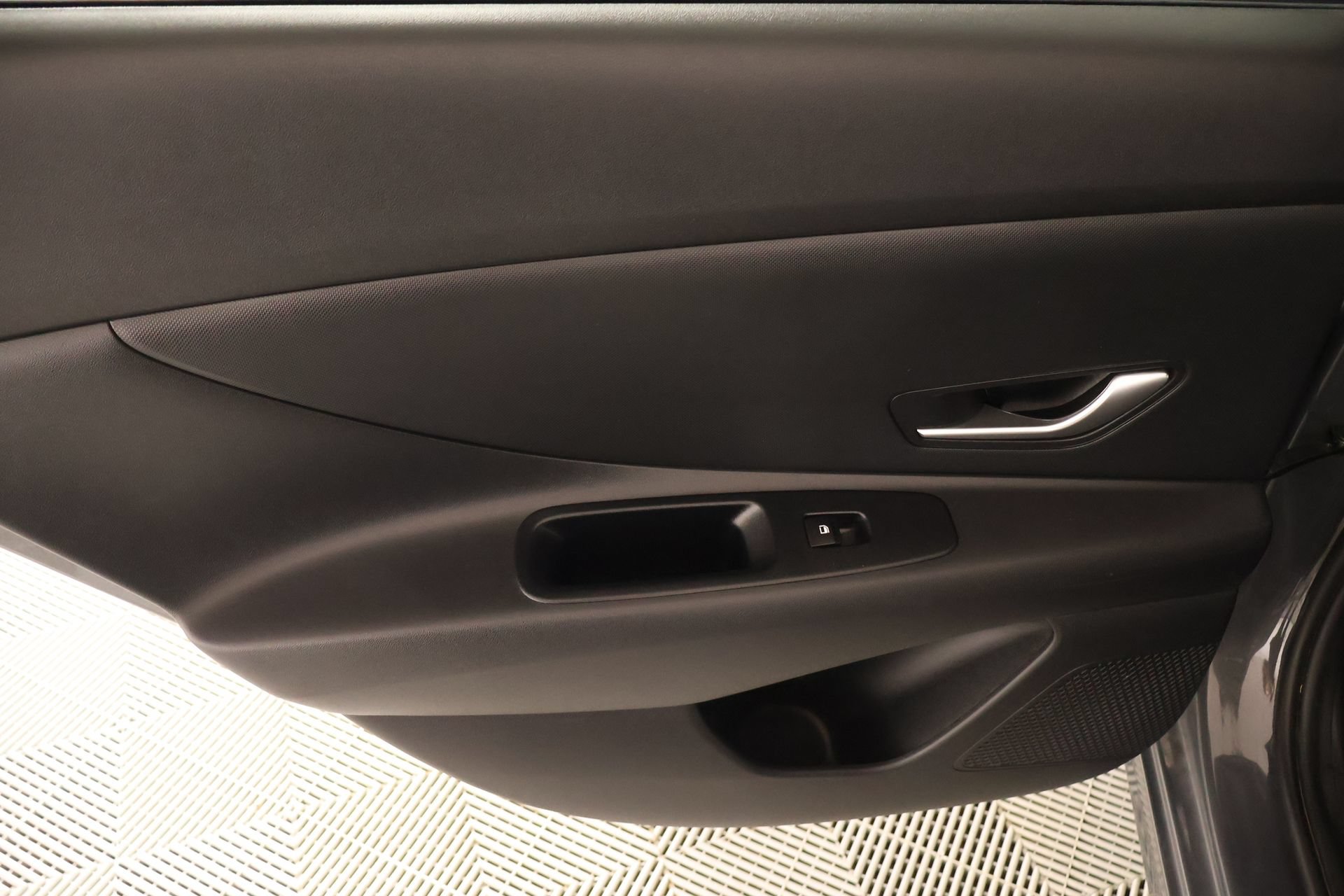Certified 2024 Hyundai Elantra SEL FWD image 16
