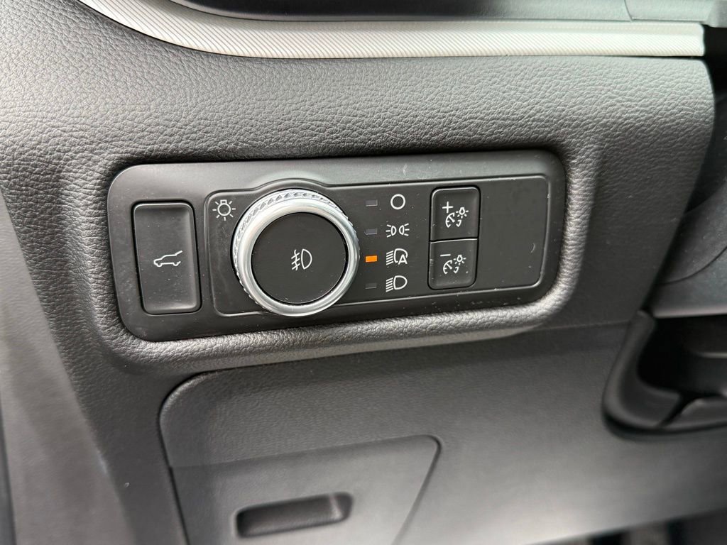 Used 2022 Ford Explorer XLT w/ Equipment Group 202A image 13