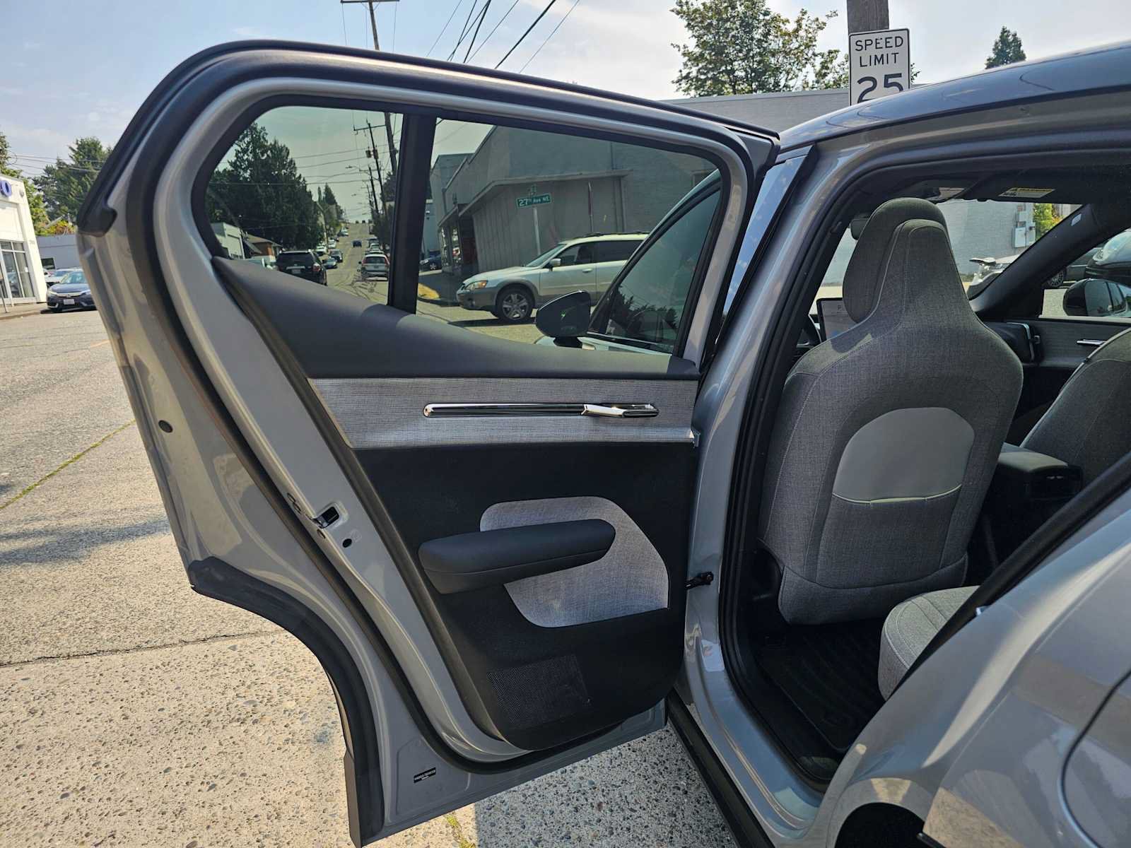 Certified 2025 Volvo EX30 Ultra AWD/4WD image 17