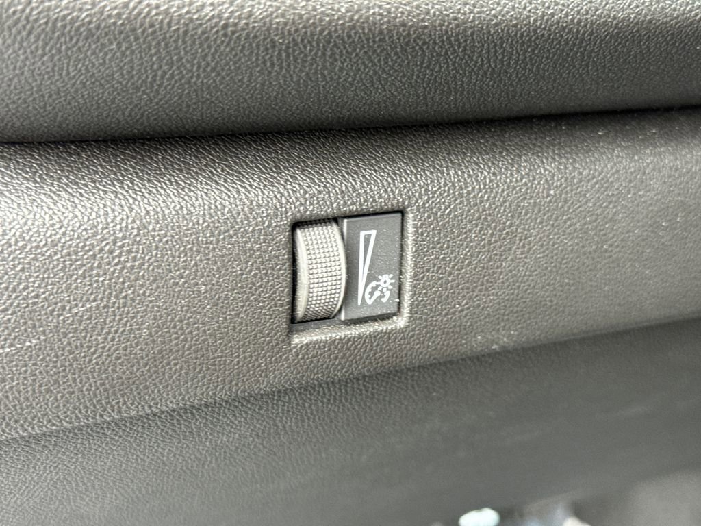 Used 2025 Chevrolet Colorado W/T RWD image 25