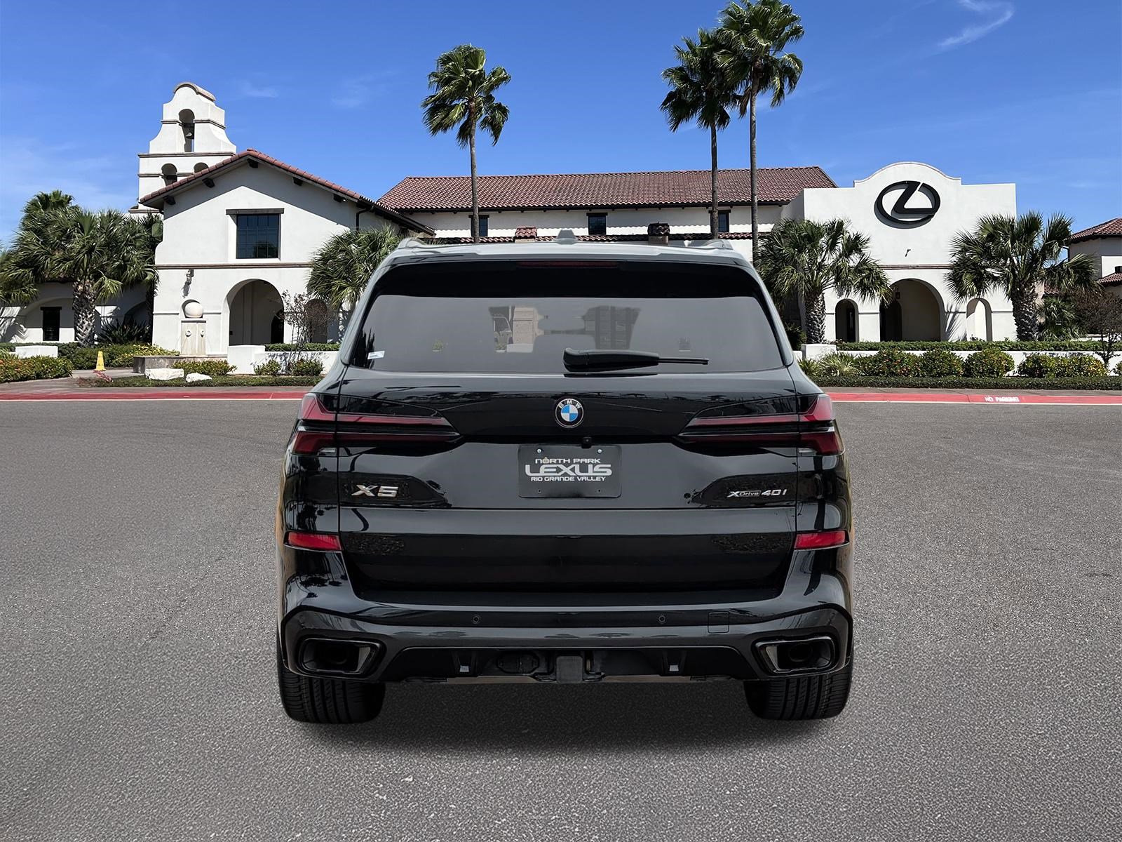 Used 2025 BMW X5 xDrive40i w/ Executive Package image 3