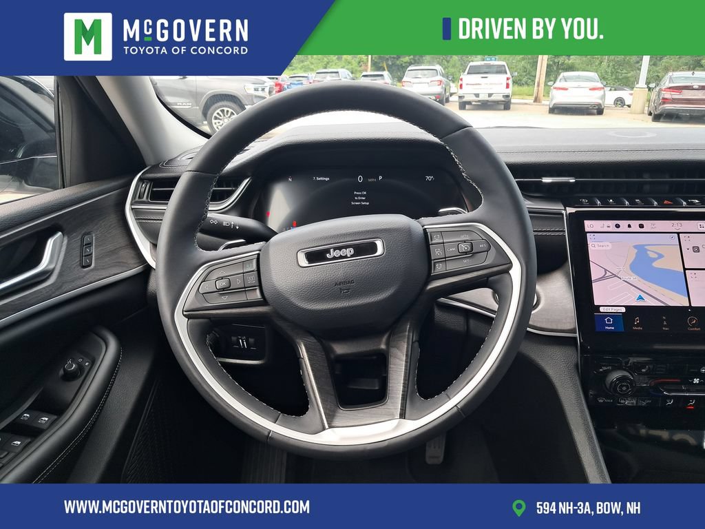 Used 2023 Jeep Grand Cherokee Limited w/ Black Appearance Package AWD/4WD image 24