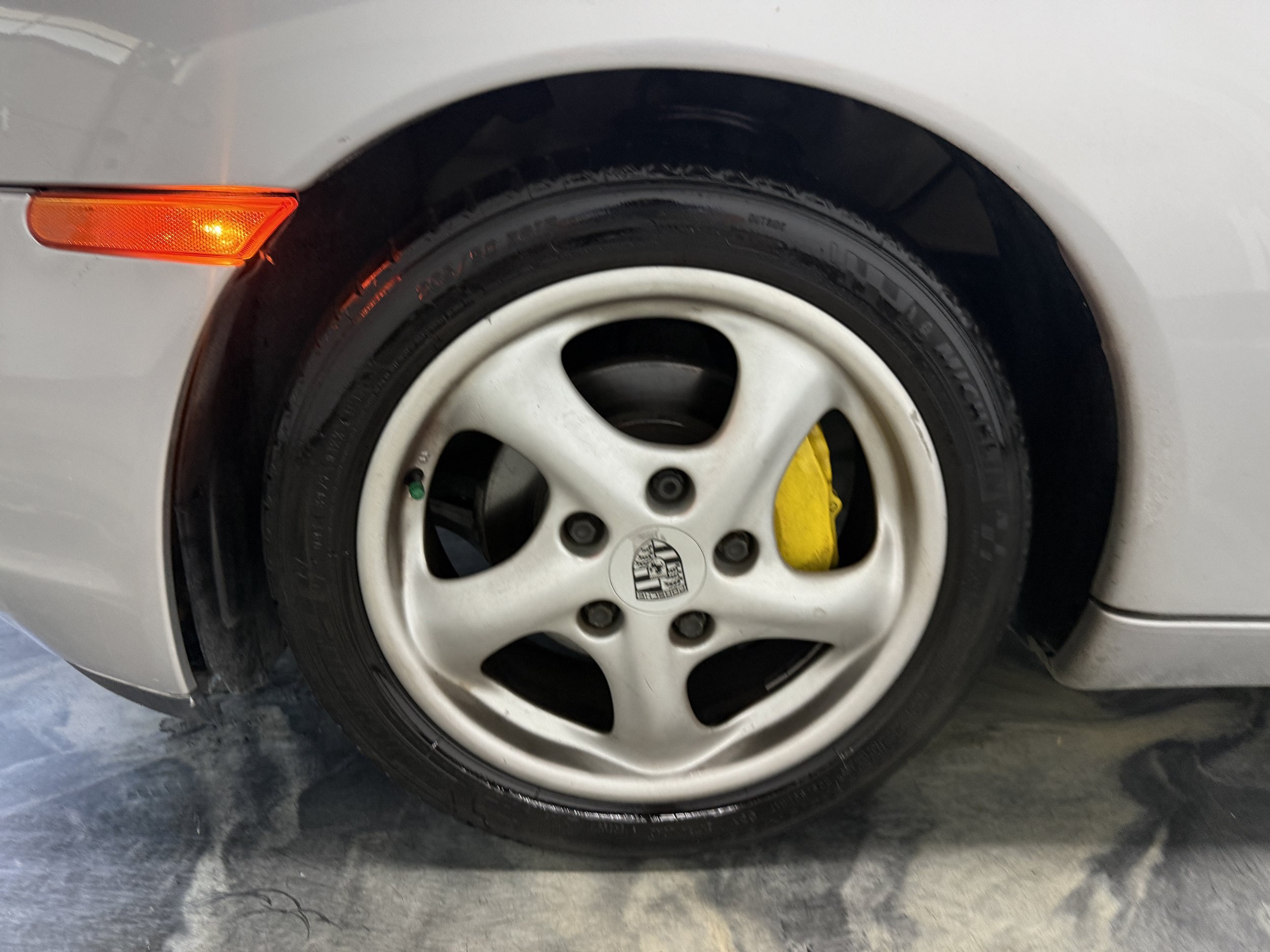 Used 2000 Porsche Boxster RWD image 16
