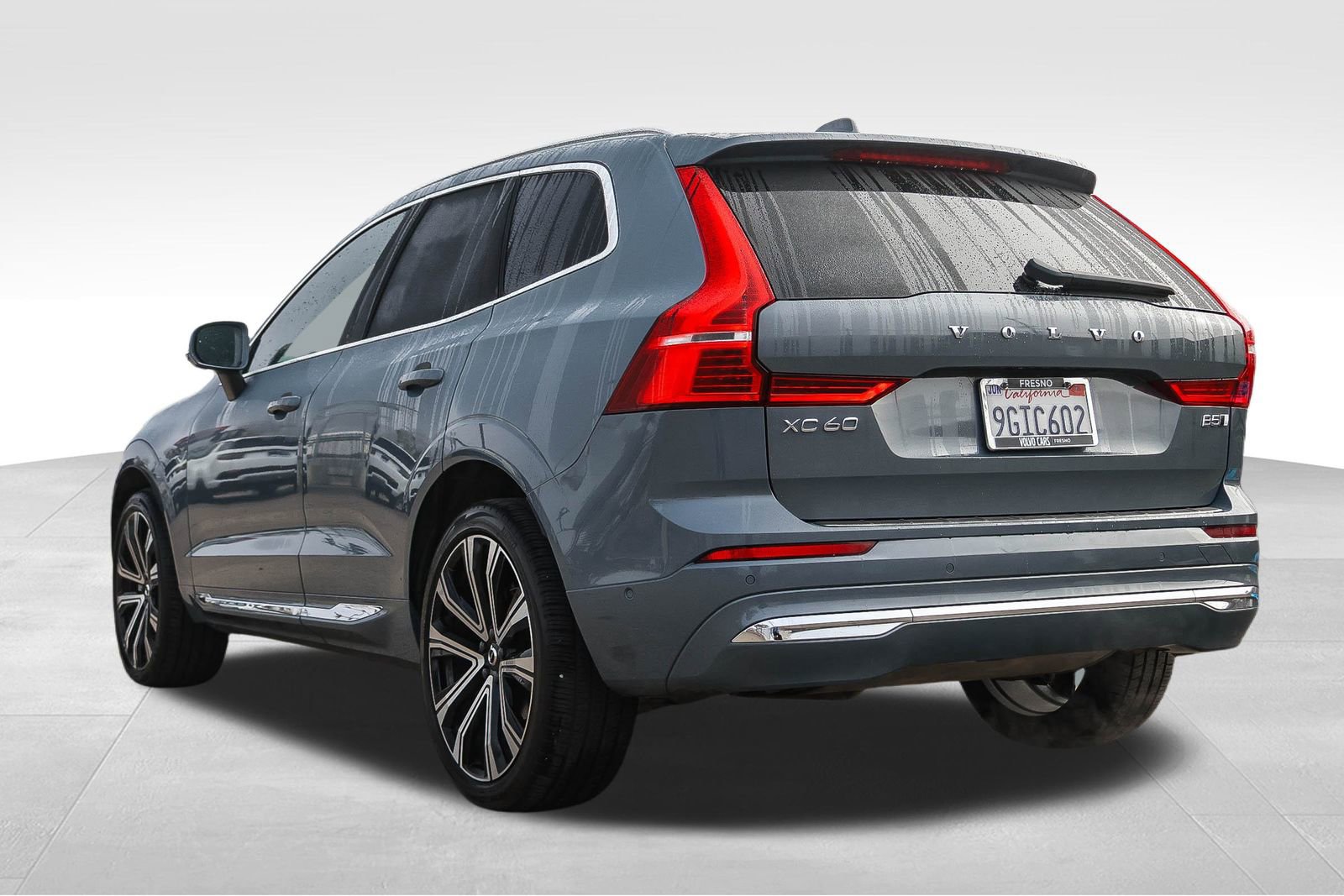 Used 2023 Volvo XC60 B5 Ultimate w/ Climate Package image 8