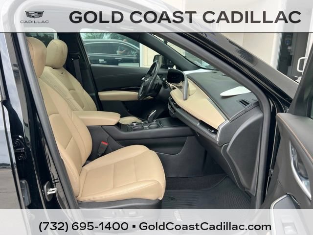 Used 2024 Cadillac XT4 Luxury w/ Cold Weather Package FWD image 7