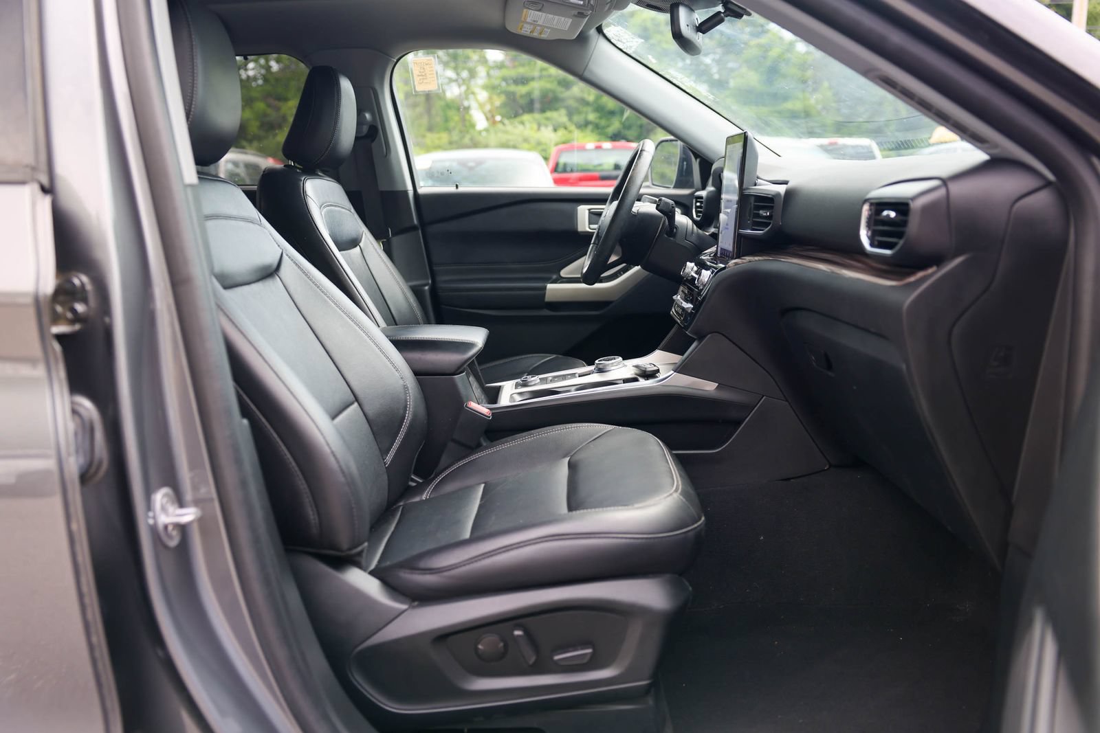 Used 2023 Ford Explorer Limited w/ Limited Technology Package AWD/4WD image 9