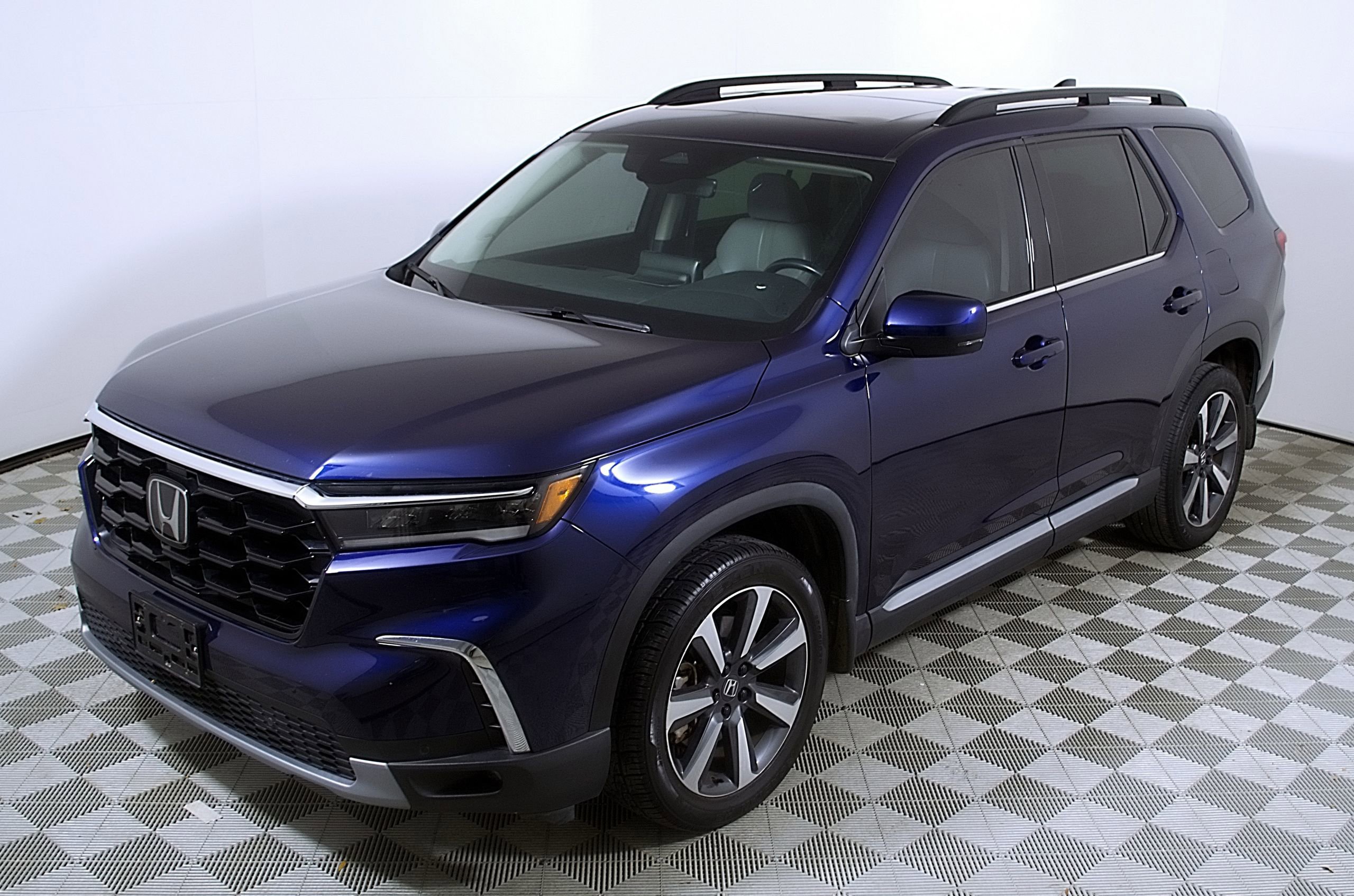 Used 2023 Honda Pilot Touring image 3