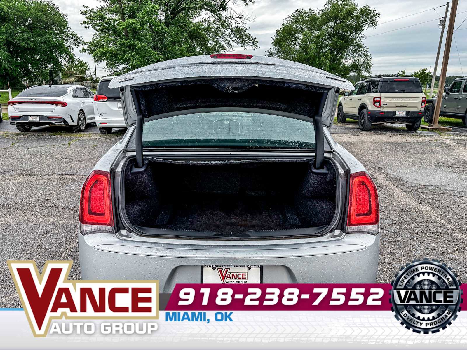 Used 2022 Chrysler 300 Touring w/ Sport Appearance Package RWD image 14